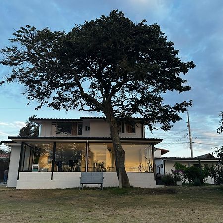 Springhills Quito Airport Ξενοδοχείο Tababela Εξωτερικό φωτογραφία